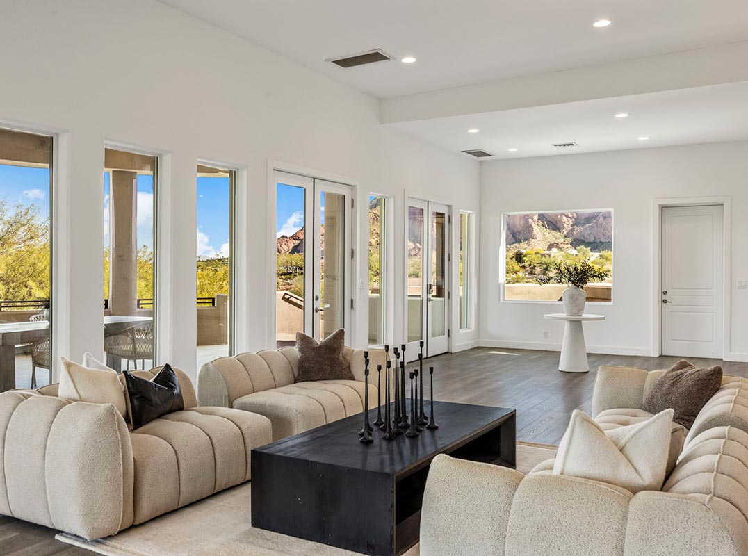 Mountaintop Views: Entertainer’s Dream Home - Paradise Valley